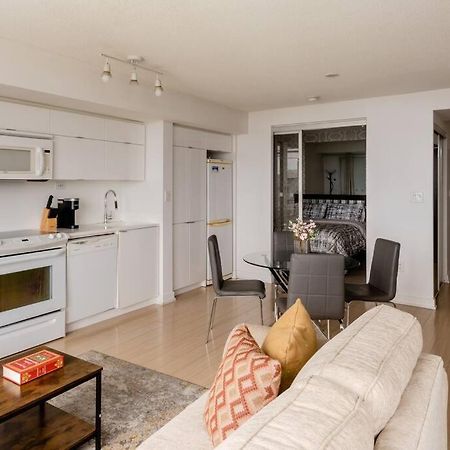 Stylish Downtown Lakeview Condo - One Free Parking Toronto Dış mekan fotoğraf