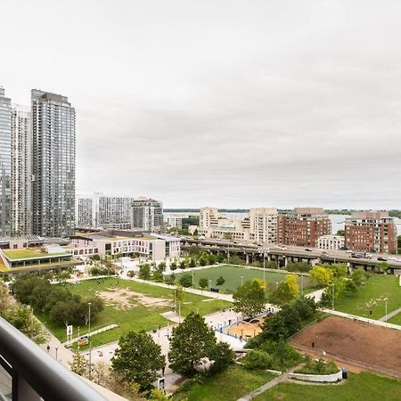 Stylish Downtown Lakeview Condo - One Free Parking Toronto Dış mekan fotoğraf