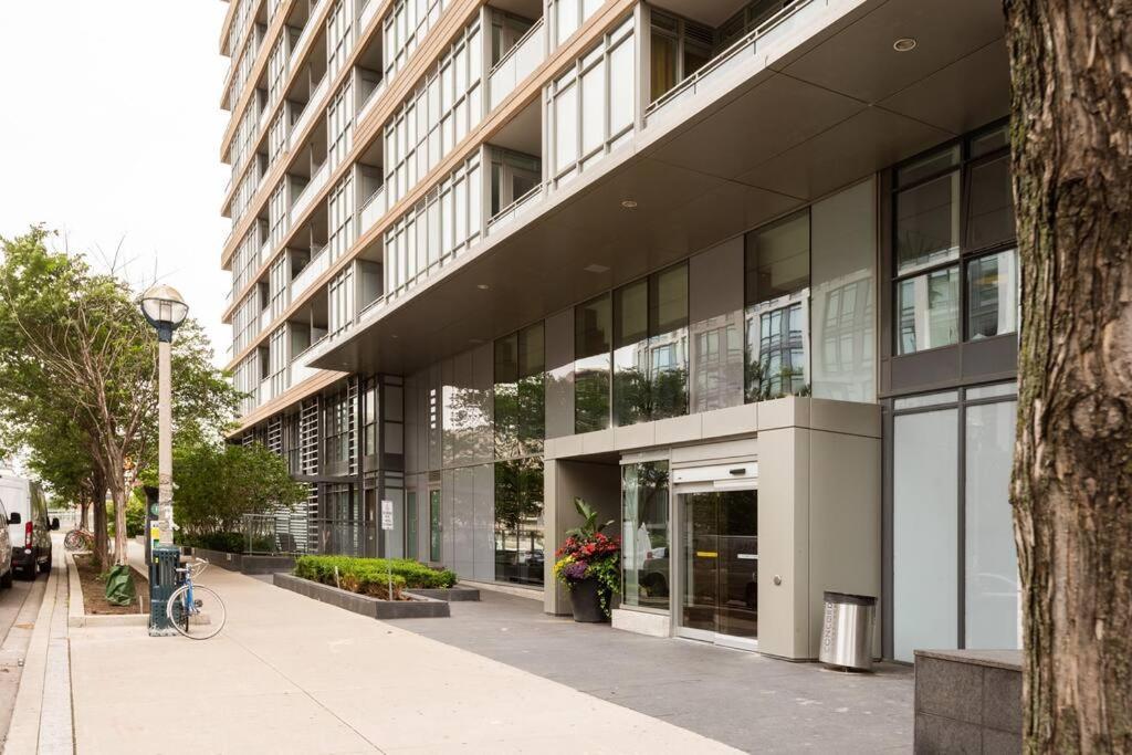 Stylish Downtown Lakeview Condo - One Free Parking Toronto Dış mekan fotoğraf