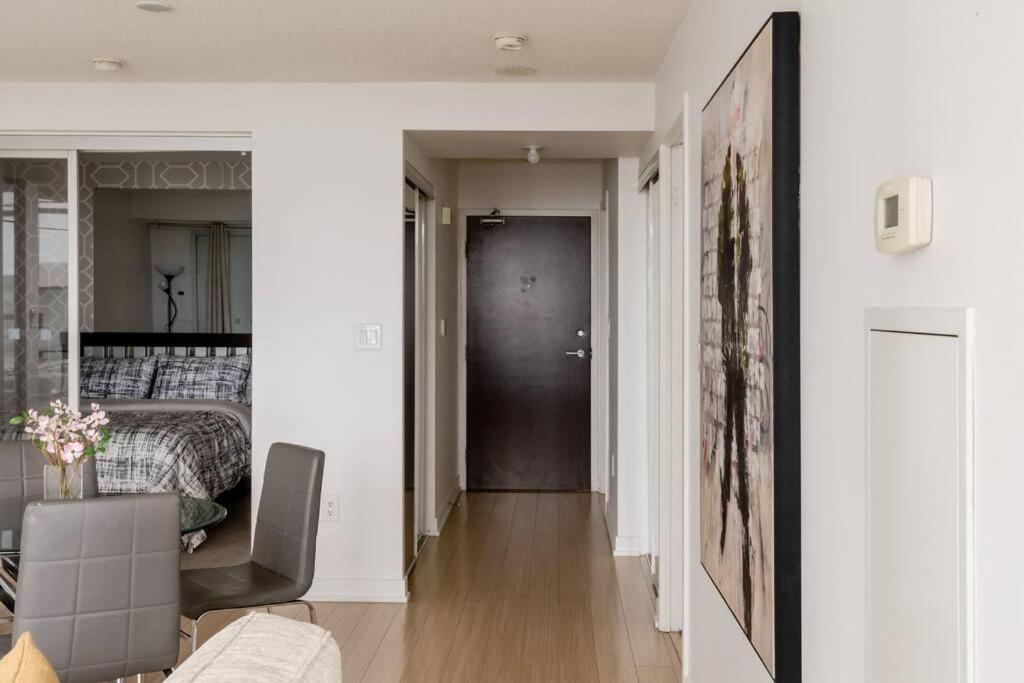 Stylish Downtown Lakeview Condo - One Free Parking Toronto Dış mekan fotoğraf